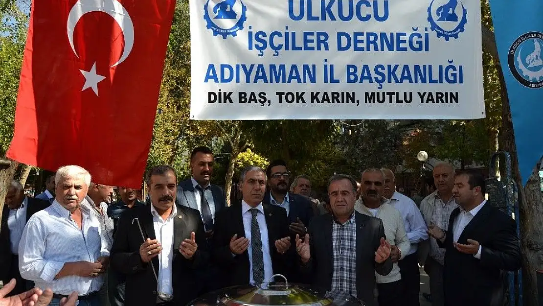 'Ülkücü İşçiler Derneği aşure dağıttı'