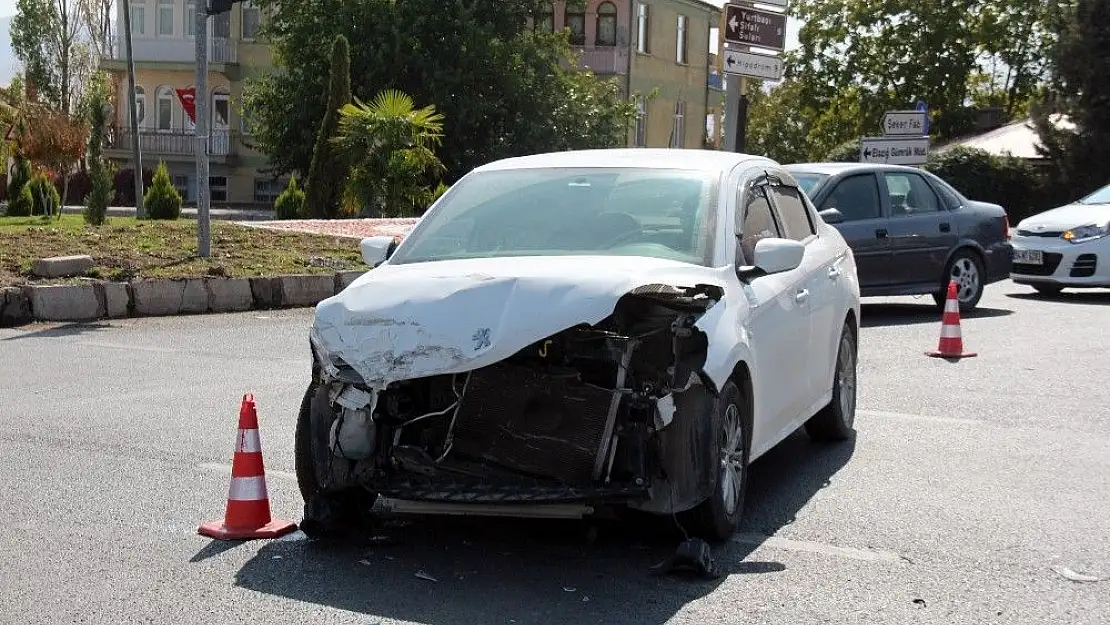 'Elazığ´da iki ayrı trafik kazası: 7 yaralı'