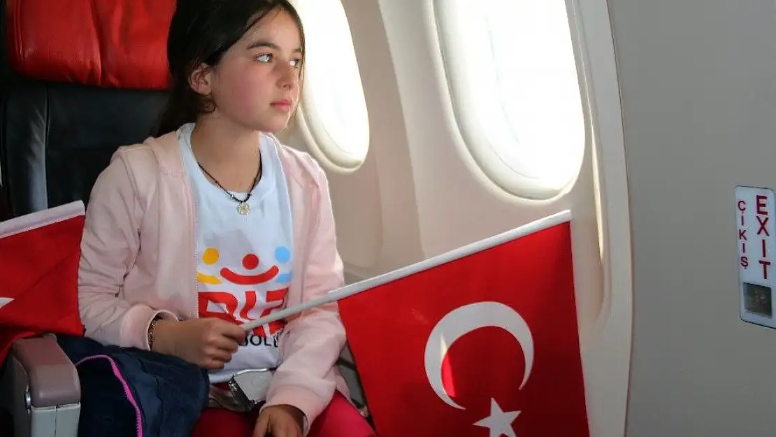 'İlk kez uçağa binen Tuncelili çocuklar, Aydın´a gitti'