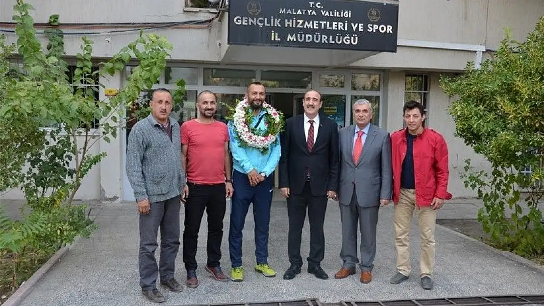 'Ampute Milli Takımı´nın kalecisi Selim Karadağ´a memleketinde büyük ilgi'