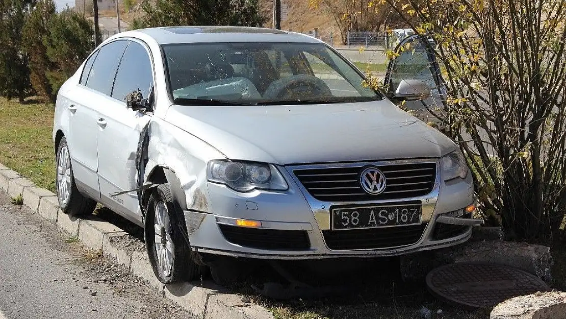 'Bakan Yılmaz´ın konvoyunda trafik kazası'