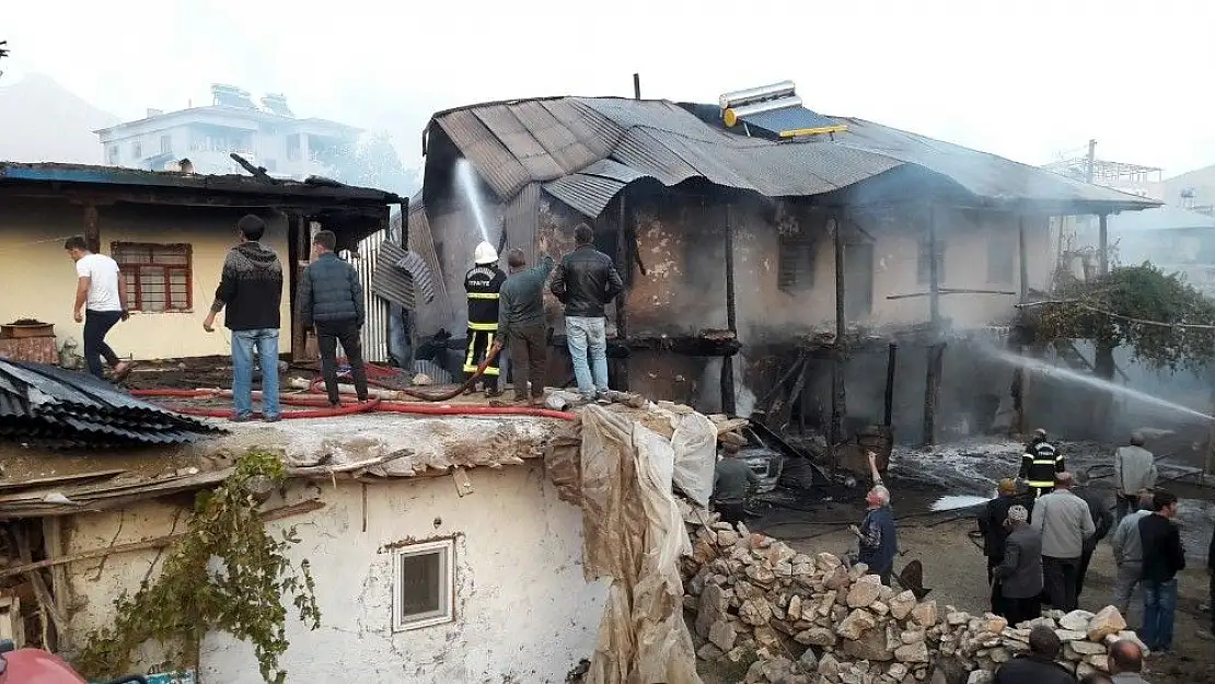 'Otomobilde çıkan yangın evleri kül etti'