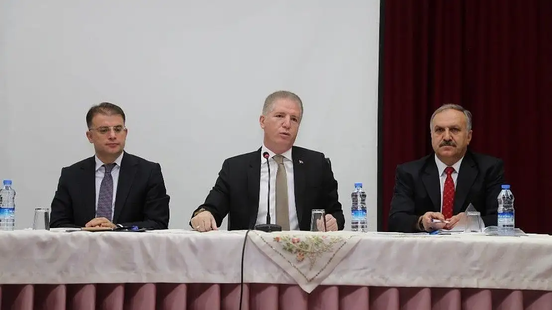 'Vali Gül, okul müdürleri toplantısına katıldı'