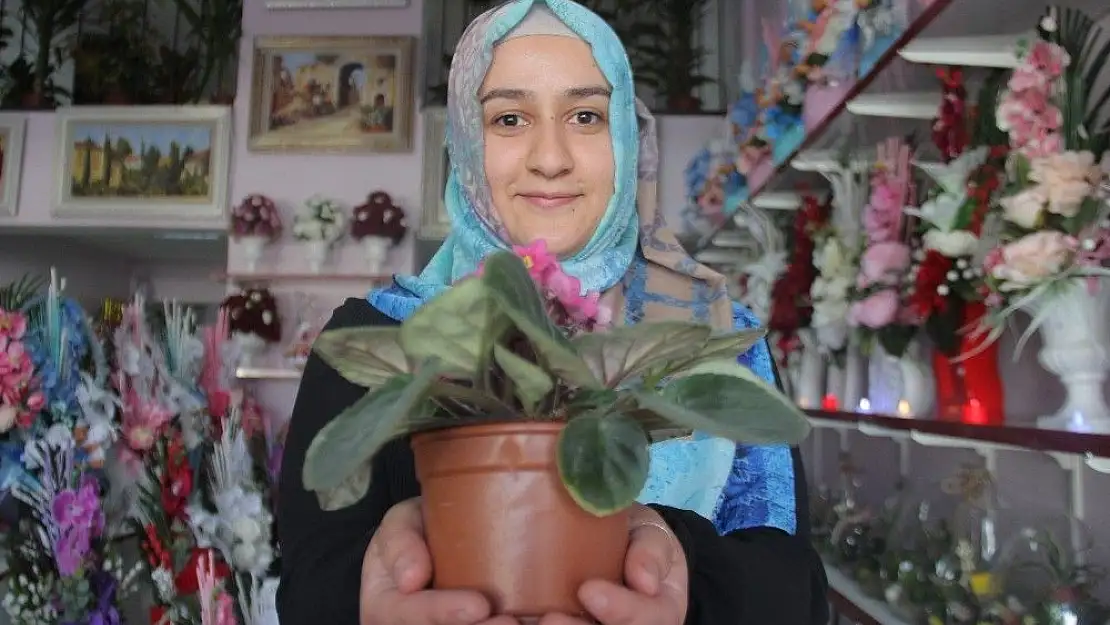 'Genç girişimci ilçesinin ilk çiçekçisi oldu'