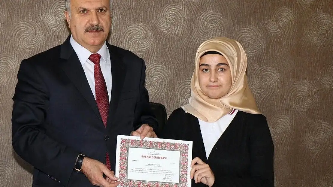 'Kitap Okuma Etkinliği´nde dereceye giren öğrenciler ödüllendirildi'