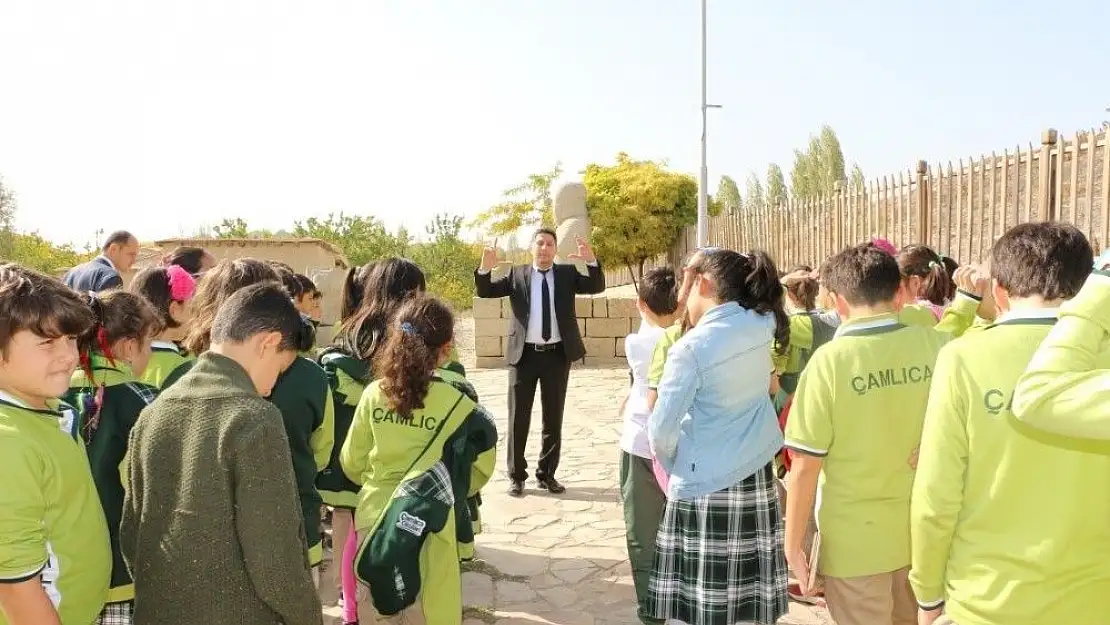 Öğrenciler Arslantepe Höyüğünü gezdi