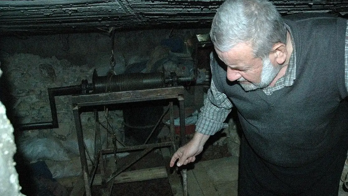 'Define bulmak için evinin altına 40 metre tünel kazdı, hayalleri suya düştü'