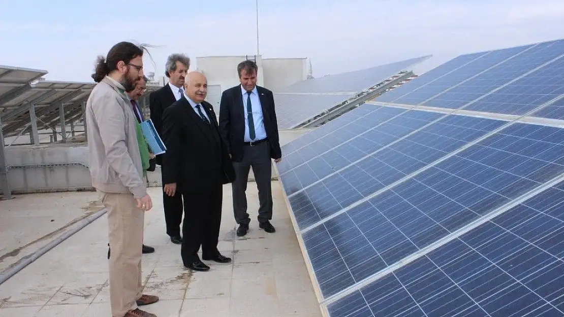 'Fakülte binası elektrik ihtiyacını güneş panelleriyle sağlıyor'