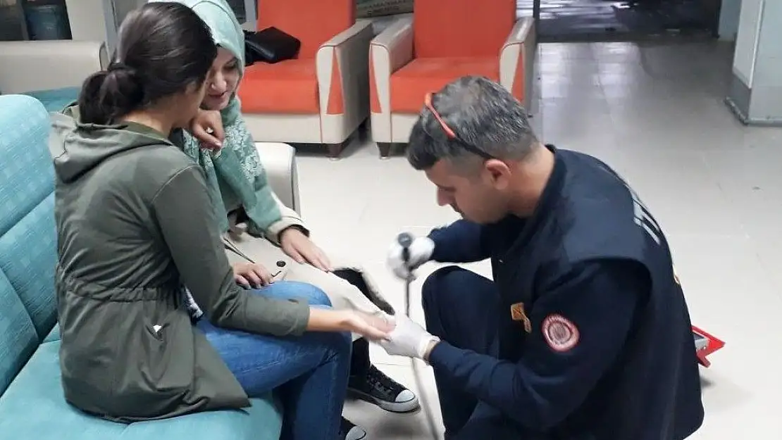 'Parmağında sıkışan yüzüğü itfaiye çıkardı'