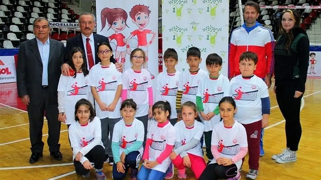 'Fabrika Voleybol okulunda eğitimler devam ediyor'