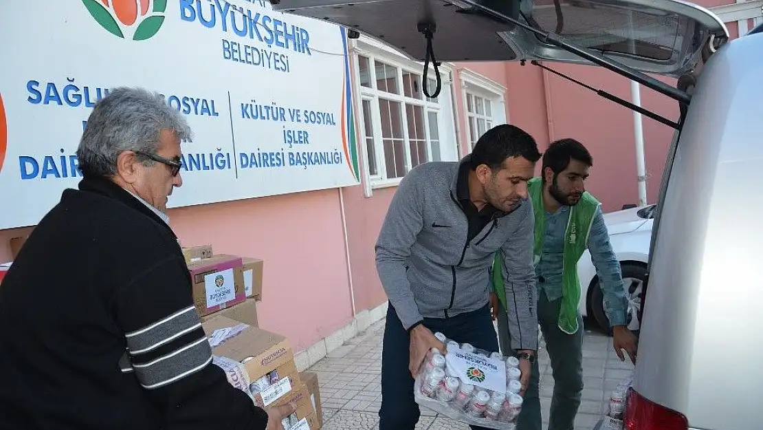 Büyükşehir Belediyesinden mültecilere ilaç yardımı