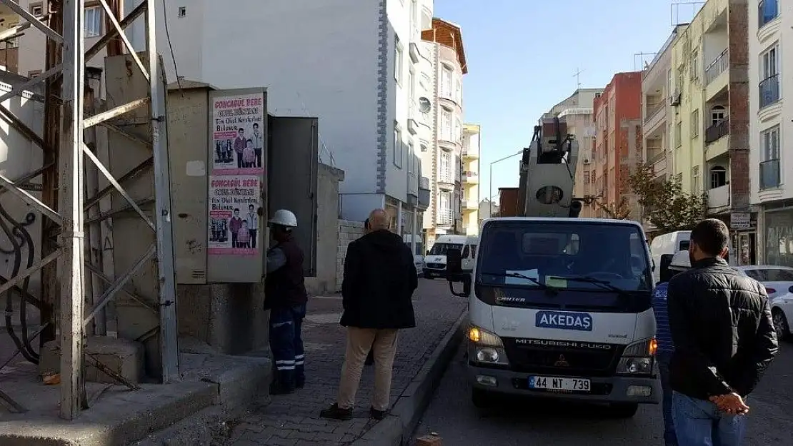 'Mahalle sakinlerinden elektrik dağıtım şirketine tepki'