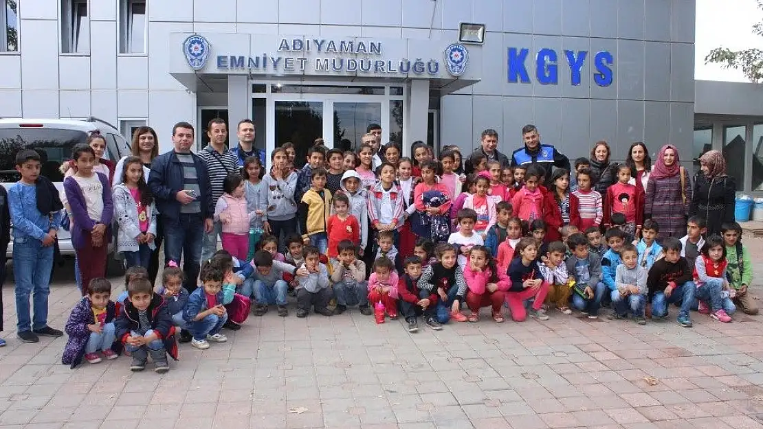 'Öğrenciler KGYS binasını gezdi'