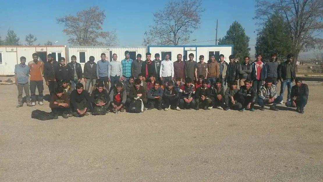 'Uyanık 66 göçmen jandarmaya takıldı'