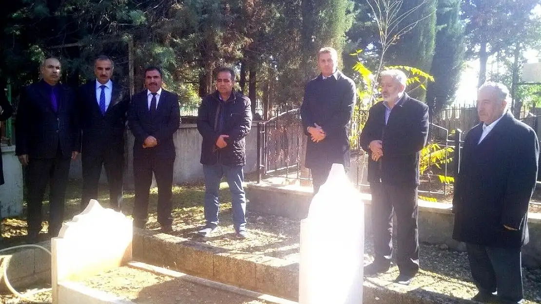 'Vefat eden öğretmenler unutulmadı'