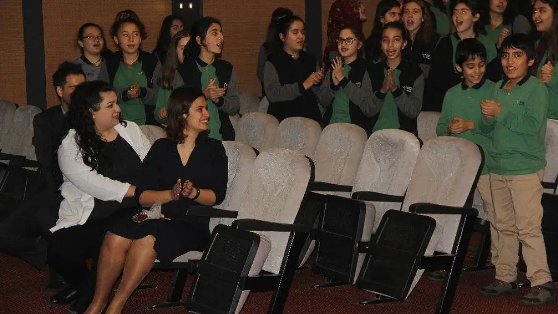'Ortaokul öğrencilerinden öğretmenlerine duygulandıran sürpriz'