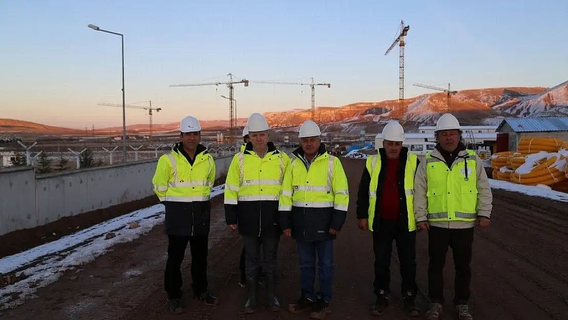 'Vali Gül, 10 bin kişilik yurt inşaatında incelemelerde bulundu'