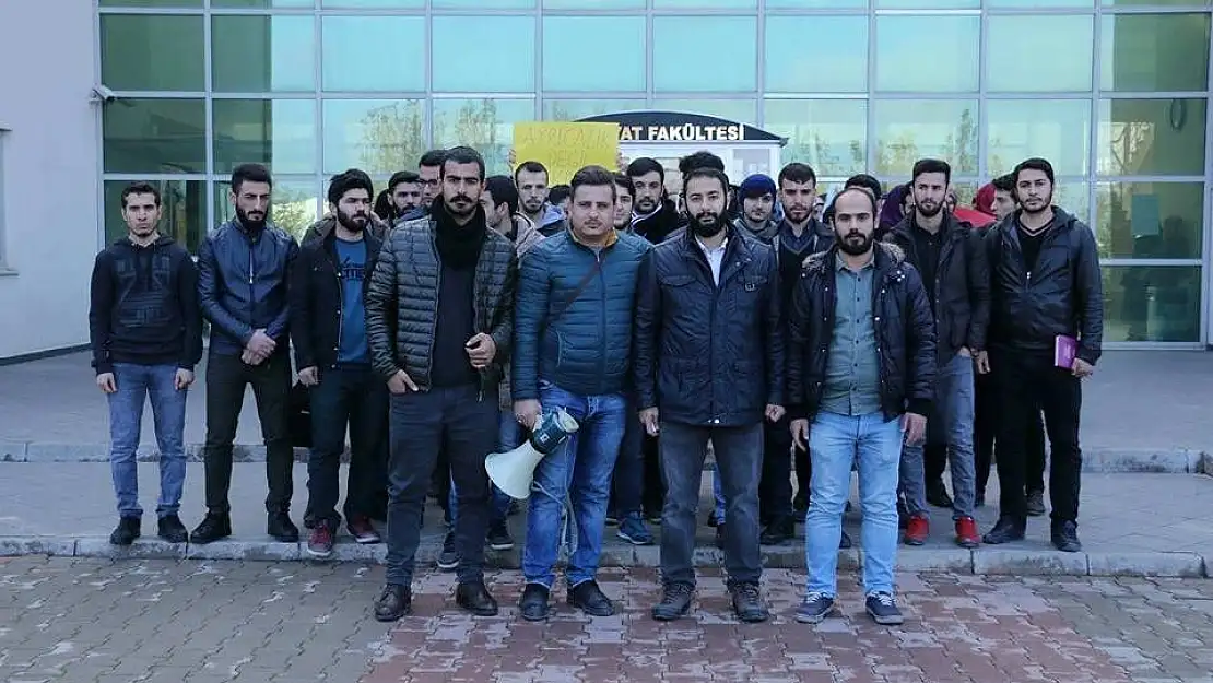 İlahiyat Fakültesi öğrencilerinden Danıştay´a tepki