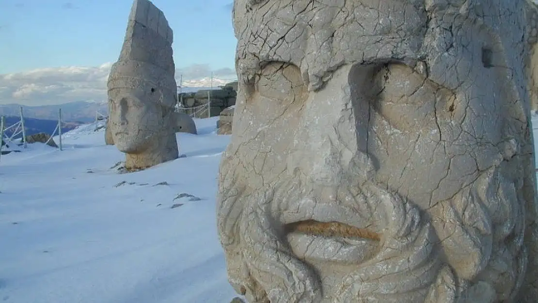 'Nemrut Dağı beyaza büründü'