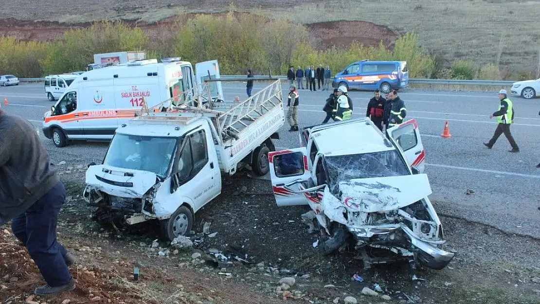 'Adıyaman´da kamyonetler çarpıştı: 2 ölü, 5 yaralı'