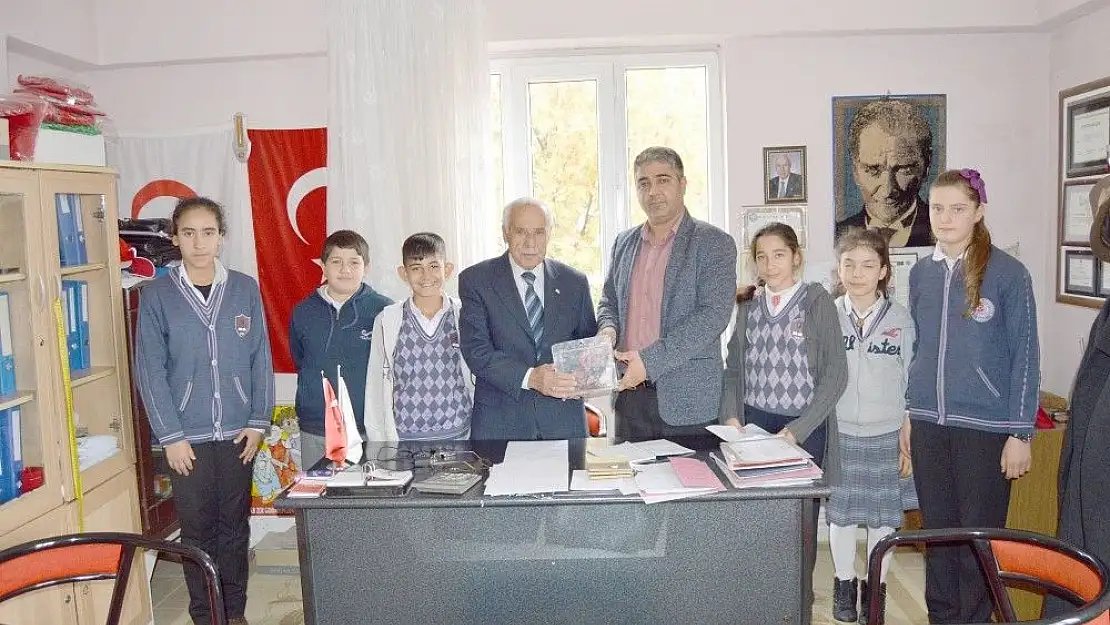 'Besni´de öğrencilerden depremzedelere yardım'