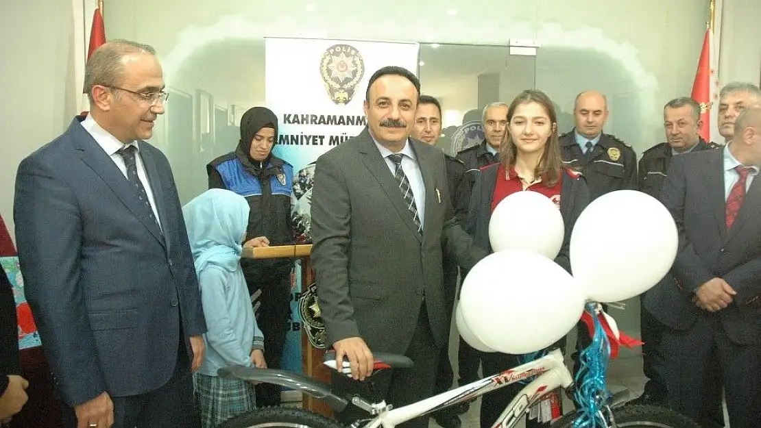 'Emniyet´ten öğrencilere bisiklet'