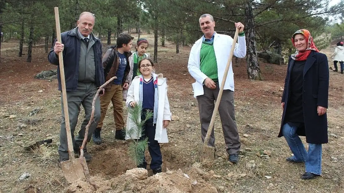 Malatya'da öğrencilere ağaç dikme eğitimi verildi