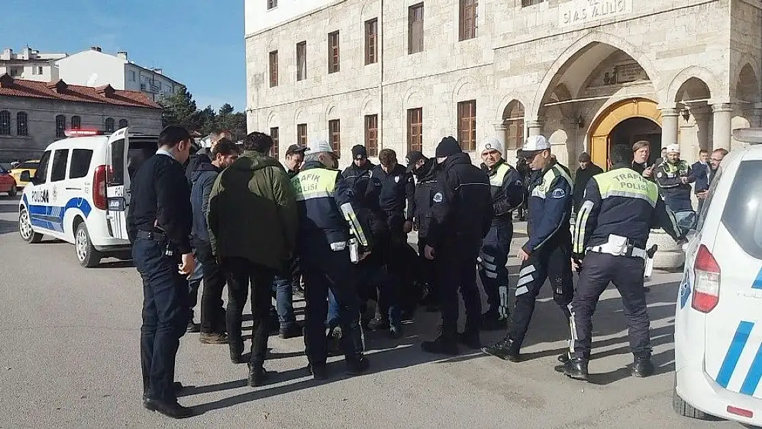 'Sivas Valiliğinde hareketli anlar'