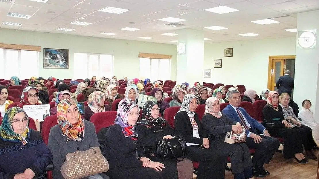 'Suşehri´nde Kadın Hakları Günü konferansı'