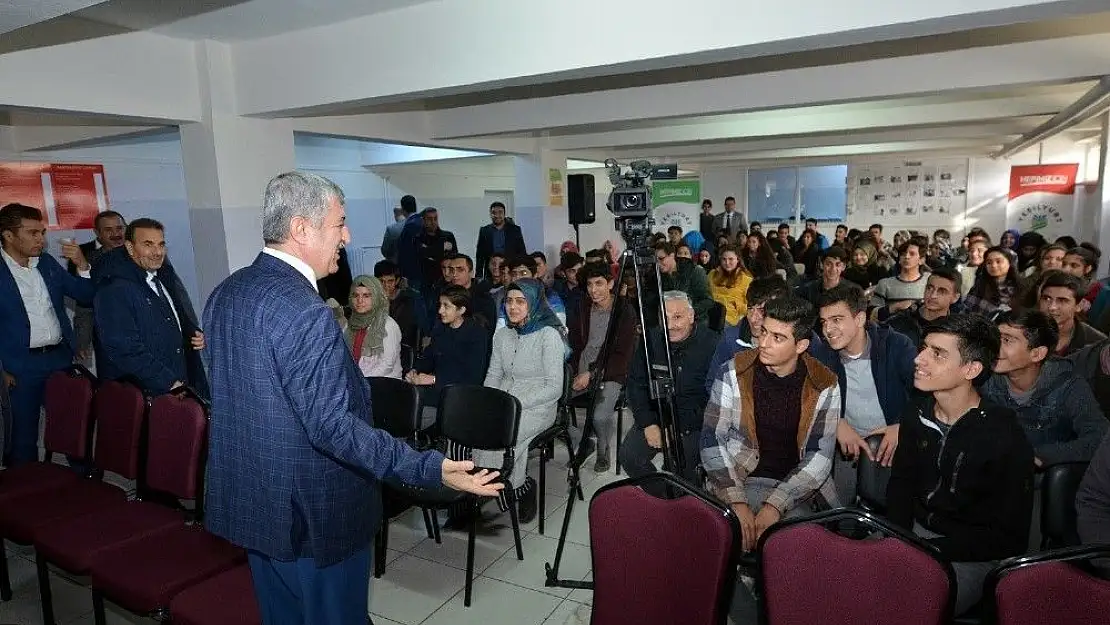 'Başkan Polat öğrencilerle bir araya geldi'