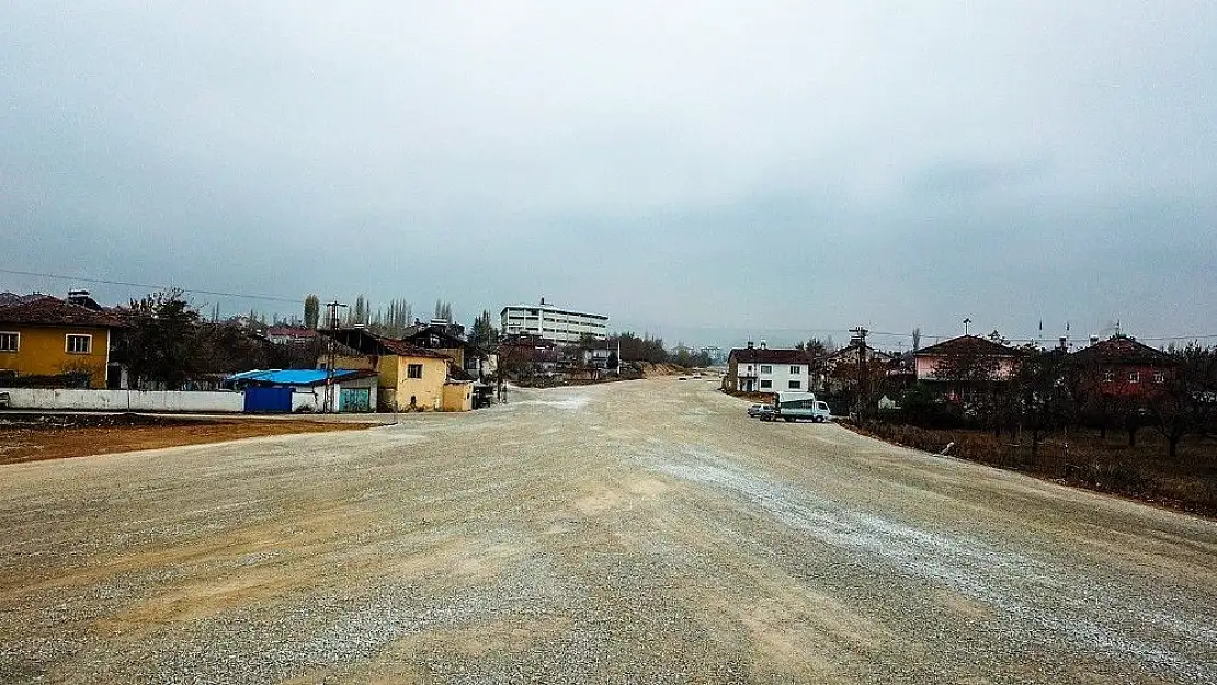 Büyükşehir Belediyesi 50 metre genişliğinde yol açıyor