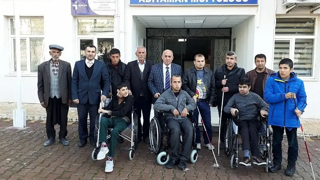 'Müftülük engellilere tekerlekli sandalye ve baston hediye etti'