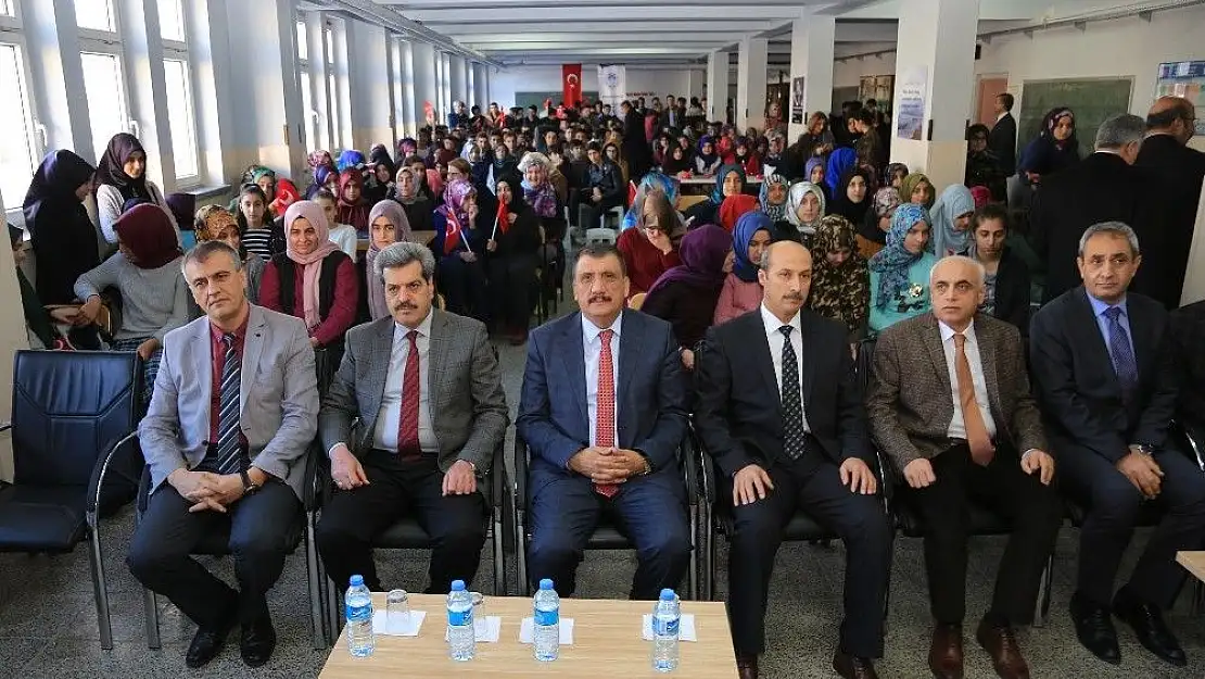 Öğrencilerle bir araya gelen Başkan Gürkan: