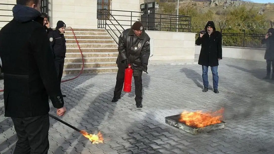 'Emniyet Müdürlüğü´nde yangın ve sivil savunma tatbikatı yapıldı'