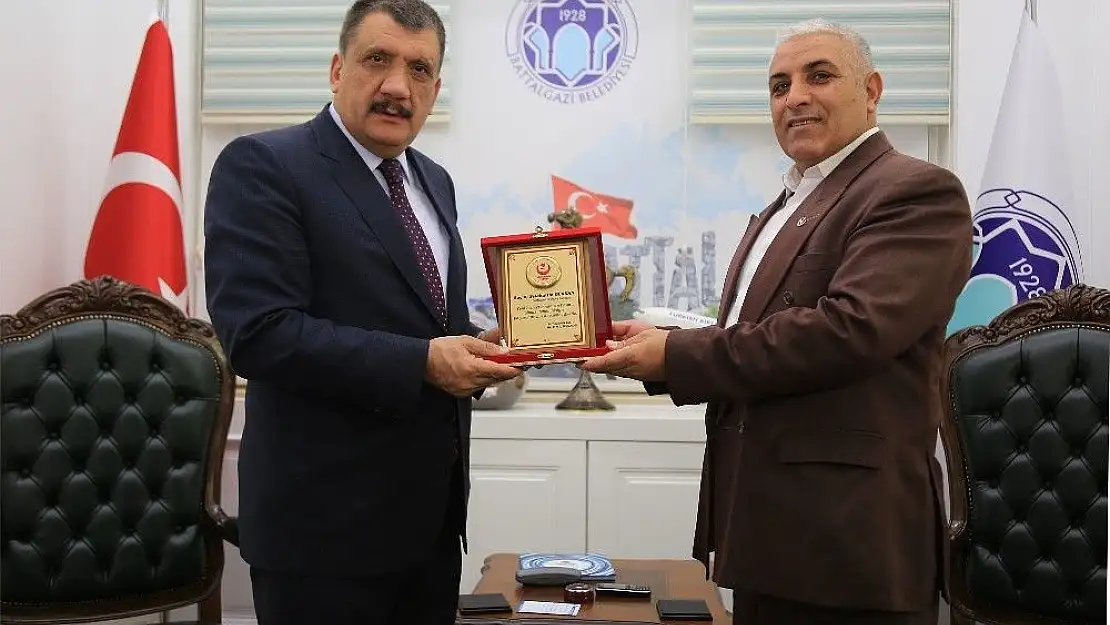 Başkan Selahattin Gürkan '950 sokakta çalışmaları tamamladık' dedi