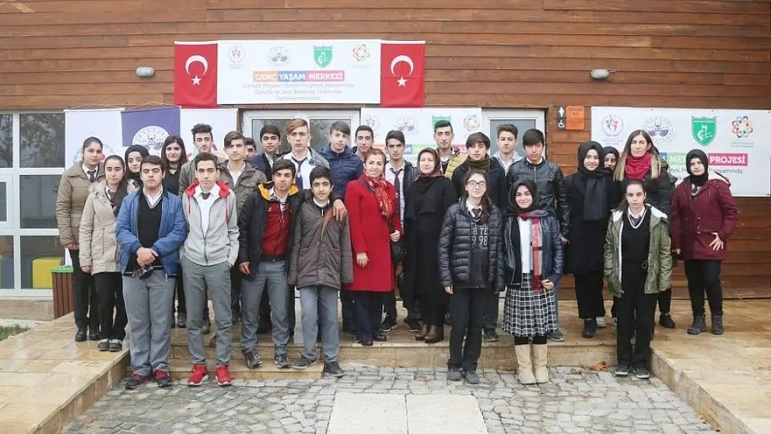 'Genç Yaşam Merkezi ilgi odağı oldu'