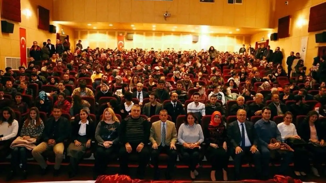 'Adıyamanlı tiyatro severlerden `Tütüncü Dükkanına´  yoğun ilgi'