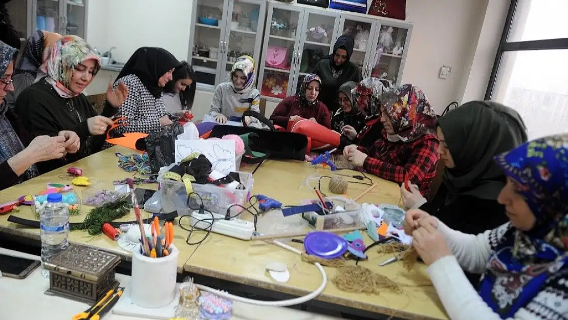 'KAMEK´ten kadınlara keçe tasarım kursu'
