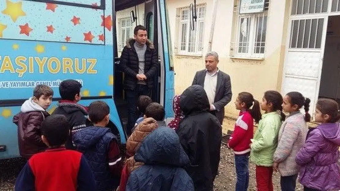 'Öğrenciler okullarına gelen gezici kütüphanenin mutluluğunu yaşadı'