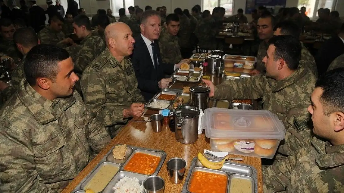 'Vali Gül, askerlerle bir araya geldi'