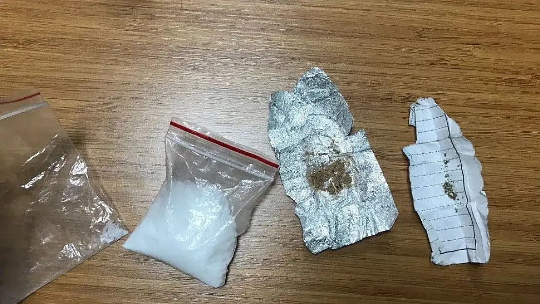 'Hırsızlıktan aranan şahıslar uyuşturucu ile yakalandı'