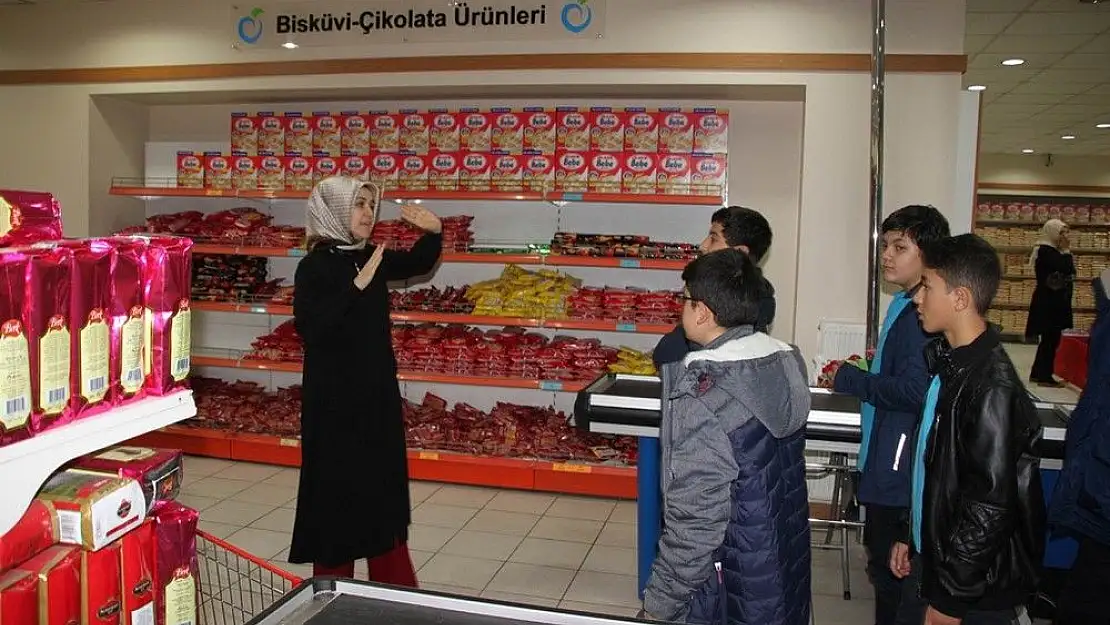 'Öğrenciler ihtiyaç sahipleri için yardım topladı'