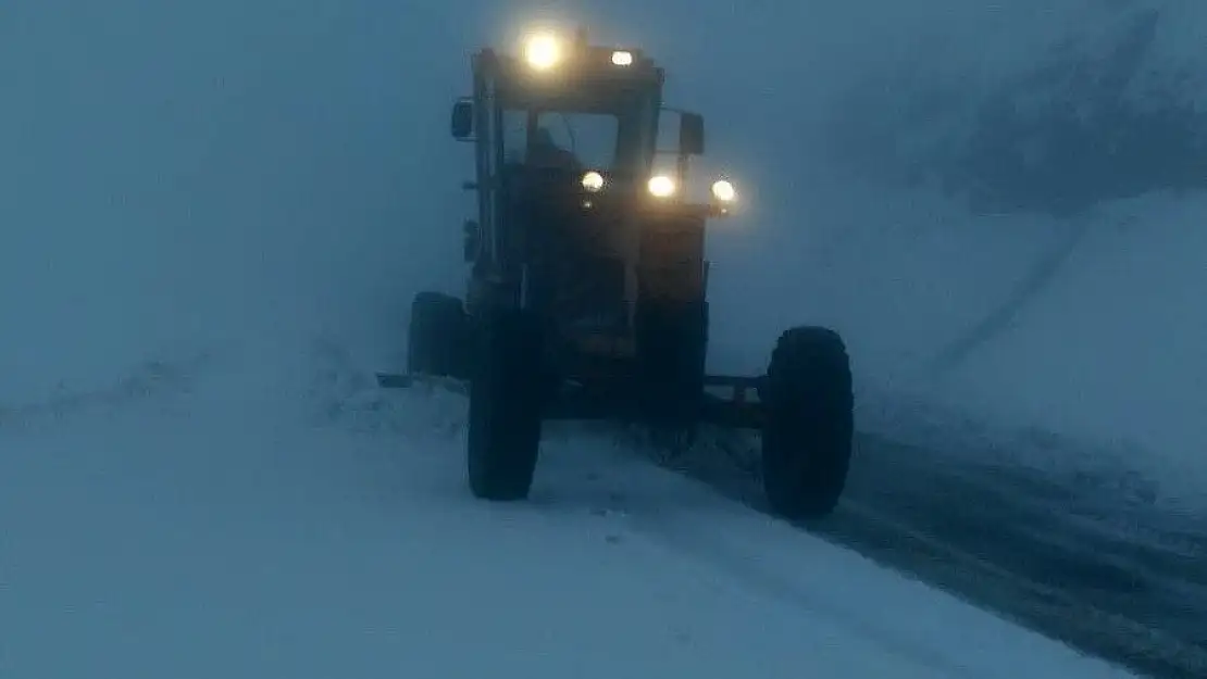 Karayolları ekipleri Malatya Karayolu kapanan yolu açtı
