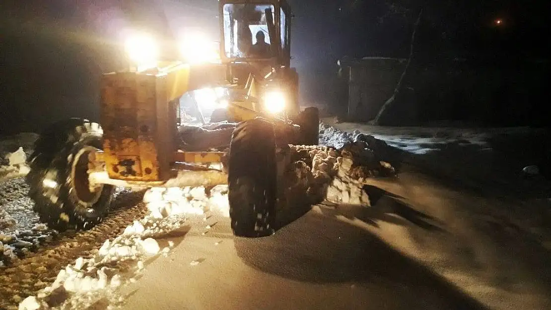 'Kahramanmaraş Büyükşehir Belediyesi´nin kar mesaisi başladı'