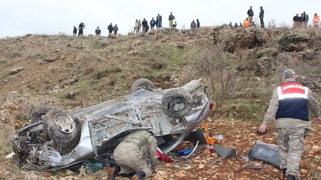 'Nişan törenine giden aile kaza yaptı: 2 ölü, 5 yaralı'