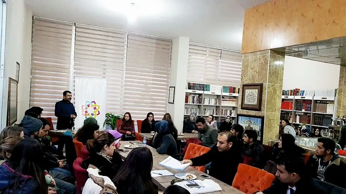 'Aday öğretmenlerden Diriliş Kitap Kafeye ziyaret'