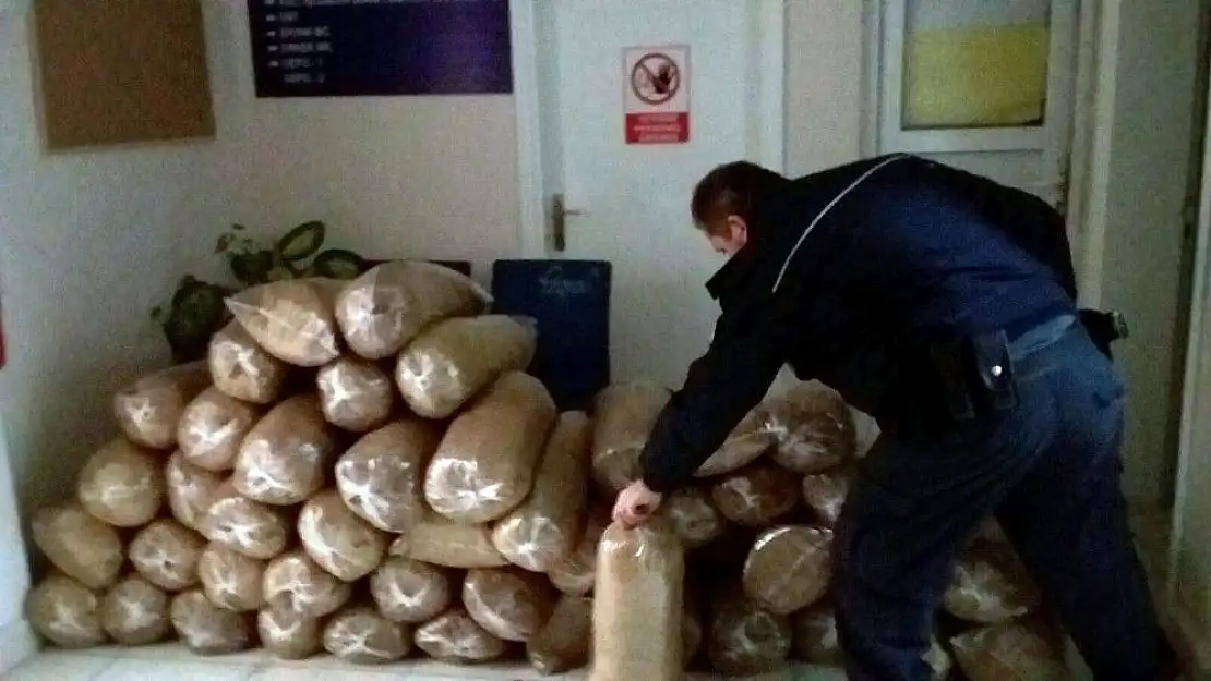 'Otomobilden 265 kilogram tütün çıktı'