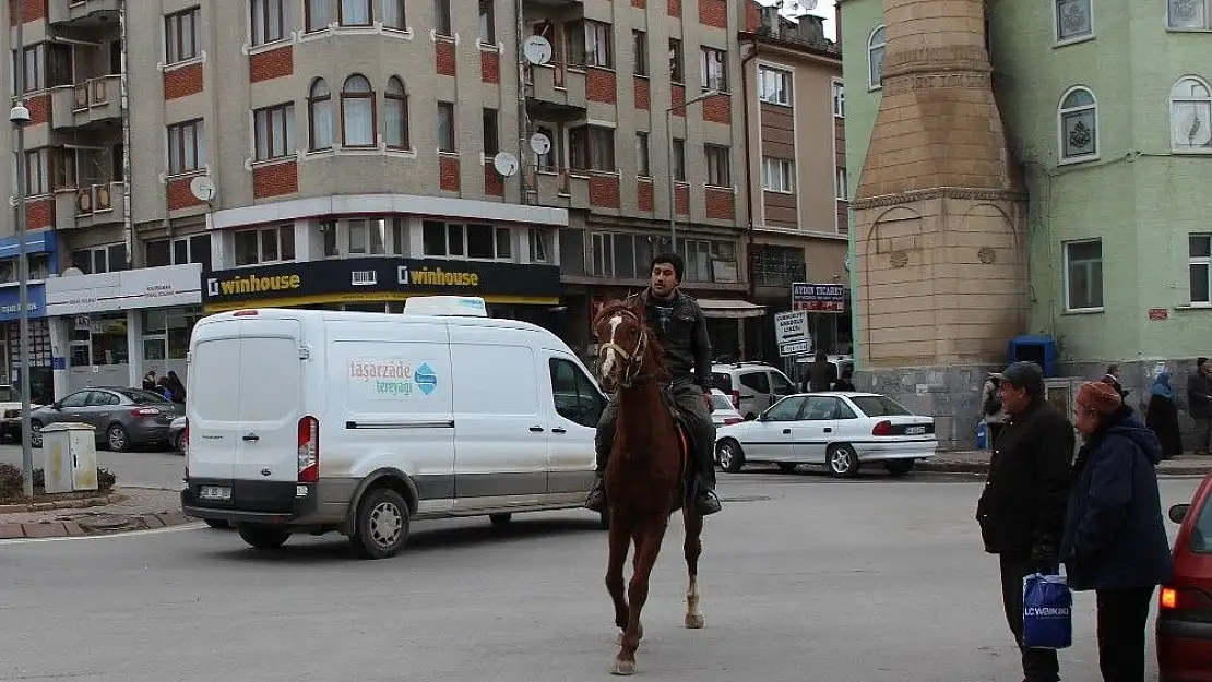 'Trafik çilesine atlı çözüm'