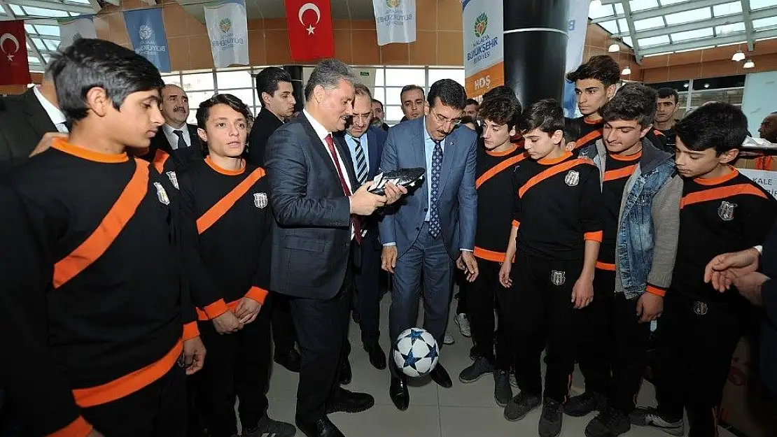 Malatya´da 86 amatör spor kulübüne 300 bin liralık malzeme yardımı