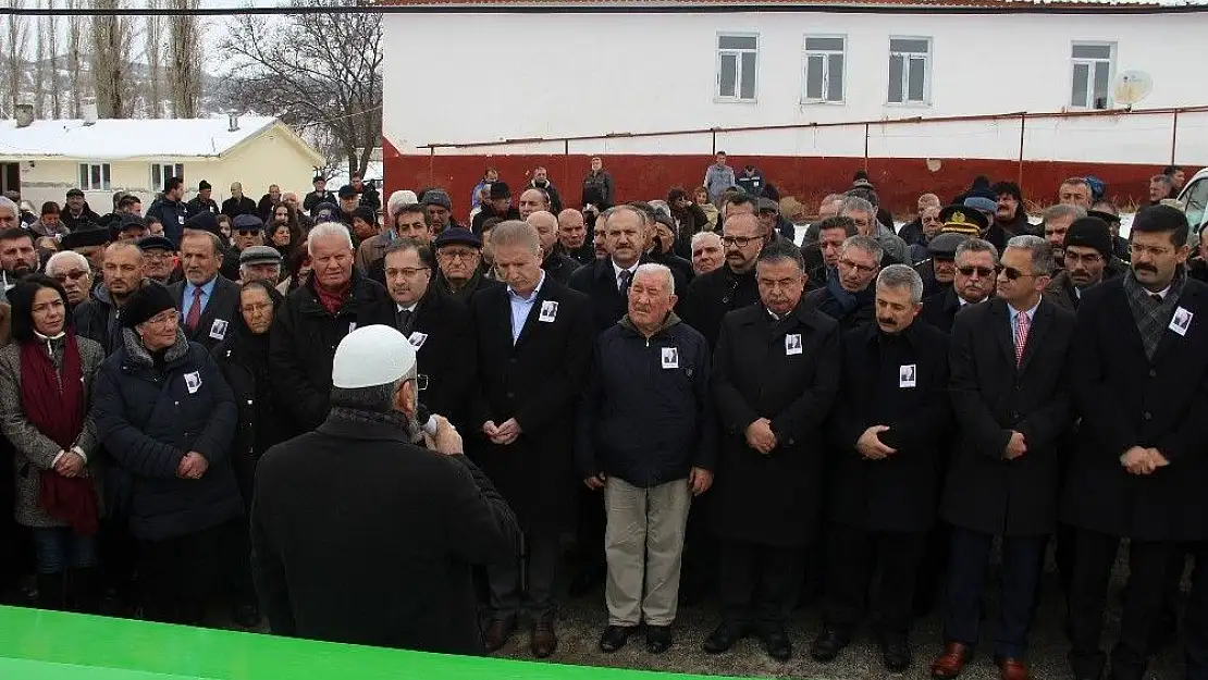 'Aşık Veysel´in oğlu Ahmet Şatıroğlu son yolculuğuna uğurlandı'